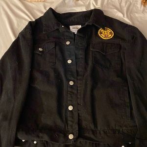 black jean jacket size M in men’s and L in women’s